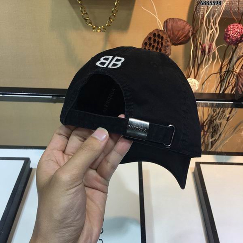 Ba*len*cia*ga hat